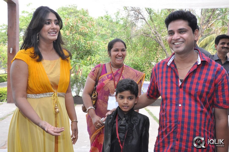 Nagarjuna-Meets-Docomo-Manam-Contest-Winners